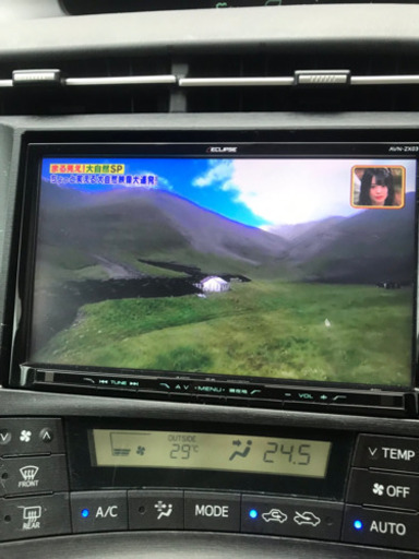 イクリプス　大画面9インチ　AVN-ZX03i　2016年版　美品！　ビーコン（VIX110）付！更に、ZVW30用パネル付（おまけ）