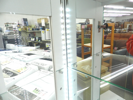 コレクションボード LED照明付き ホワイト 背面鏡 ショーケース 札幌市 北区 屯田