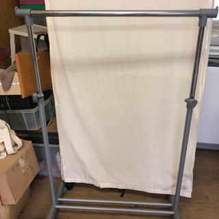 高さ調整可能ハンガーラックの画像