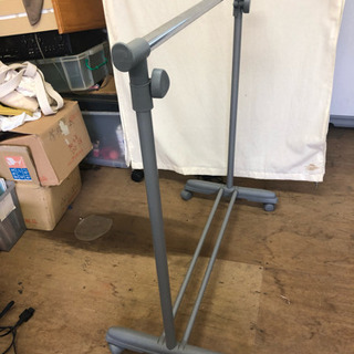 高さ調整可能ハンガーラックの画像