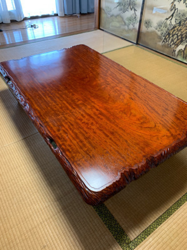 一枚板のテーブル
