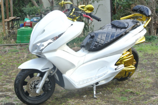 【HONDA PCX125】ホワイト×ゴールドカラー！！人気カラーフルカスタム！！