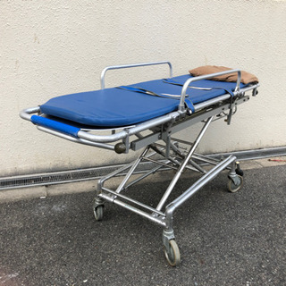 中古 折りたたみストレッチャー 介護タクシー 介助