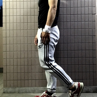 激安 アディダスオリジナルス スウェットパンツ の画像