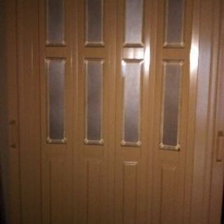 折り畳み式アコーディオン扉