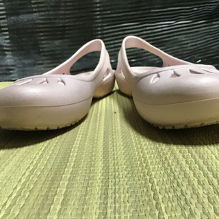 中古 レディースcrocsサンダルの画像
