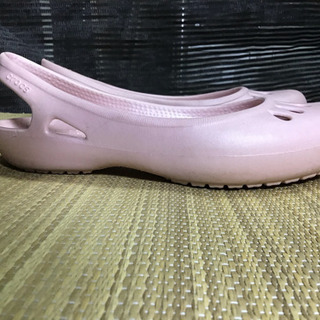 中古 レディースcrocsサンダルの画像