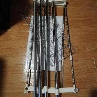 洗濯機の上に収納できるつっかえ棒ラック(取引中)