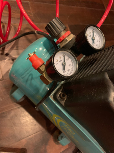 エアコンプレッサー