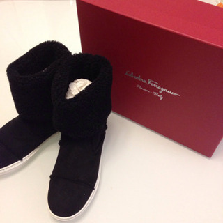 モコモコあったか フェラガモ ムートンブーツ 19センチ UGG...
