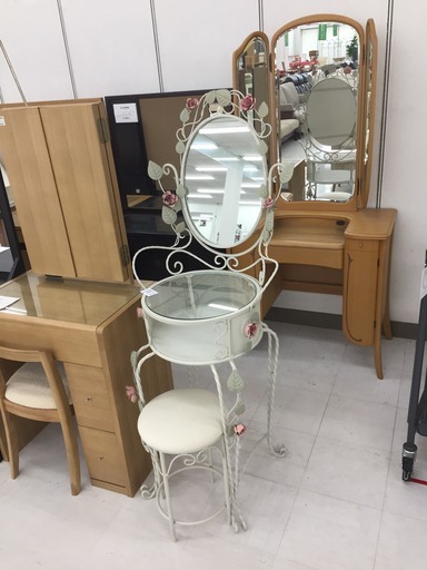 取りに来て頂ける方限定！スチール製の1面ドレッサーのご紹介です！