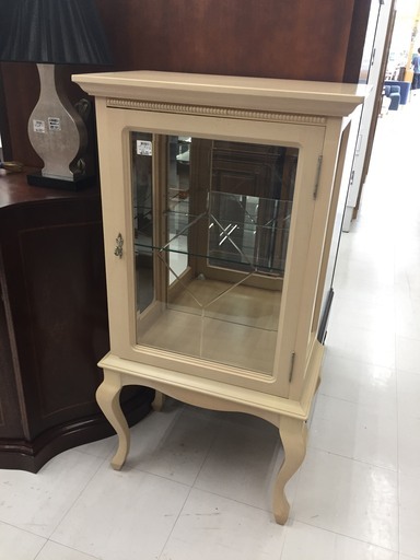 取りに来て頂ける方限定！LYNN HOLLYN(リンホーリン)のキュリオケースのご紹介です！