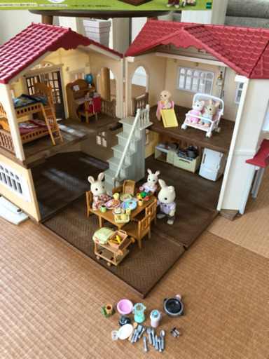 シルバニアファミリー 赤い屋根の大きなお家 家具、人形付き