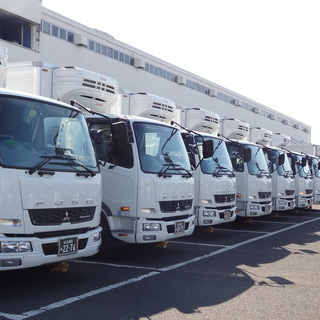 【週休2日】常総市４tトラックドライバー【正社員運転手】