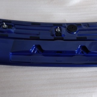全くの「箱入り娘？」です。新品品（しんピンピン！）です。プリウス（ZVW51型）の「リヤスポイラー」です。の画像