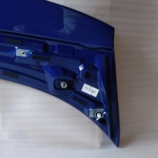 全くの「箱入り娘？」です。新品品（しんピンピン！）です。プリウス（ZVW51型）の「リヤスポイラー」です。の画像