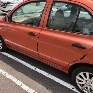 車検長い日産マーチの画像