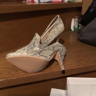 新品 ヒール サイズ22.5の画像