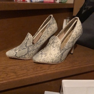 新品 ヒール サイズ22.5の画像