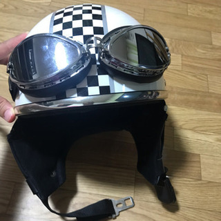 ヘルメット(ゴーグル付き)の画像