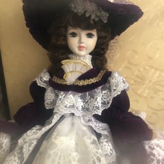 フランス人形(ケースつき)の画像