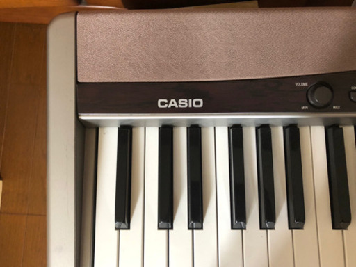 電子ピアノ（カシオP-100）