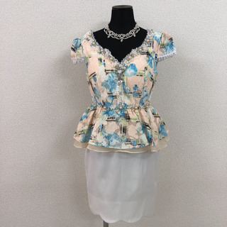 ペプラムドレスの画像