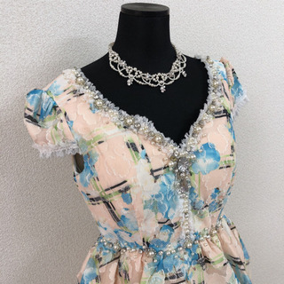 ペプラムドレスの画像