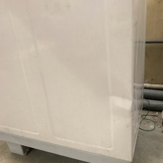 かなり古い二槽式洗濯機の画像