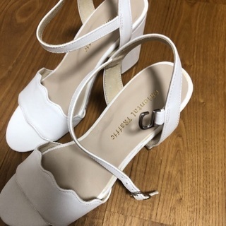 ヒール Sサイズ 白の画像