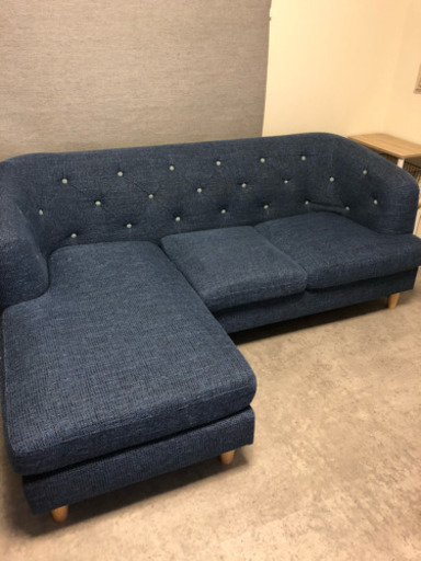 ▼最終値下げ▼ボタンがオシャレでかわいいソファー