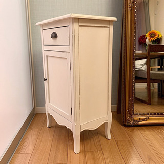 かわいい白チェストの画像