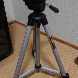 一眼レフ　Nikon　D5300 三脚付き　カメラ始めたい方へ　値下げも考えてますの画像