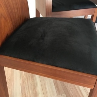 アルモニア  ダイニングテーブルといすの画像