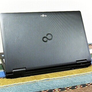🔵15.6型/高性能🆙i5(最大3.3GHz)/光速☆彡新品✨SSD120GB保証付き/最新✨MS Office 2019📒✎/速いUSB3.0☆彡/快適♬メモリ4GB/DVDSマルチ(コピー可)💿/HDMI📺/すぐ使えるWindows10 メディア作成ツール付💿/すぐ繋がるWi-Fi📶/10キー付きKB/点検整備清掃済み😊/FUJITSU LIFEBOOK の画像