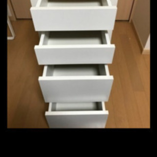 IKEA MICKE 棚、机の画像