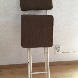 折りたたみの椅子