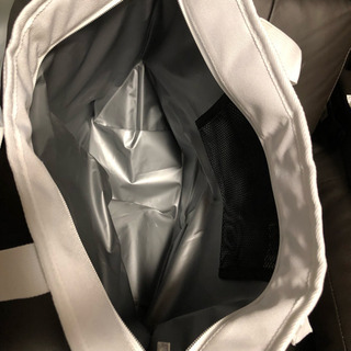 ユニクロ 保冷バッグ ホワイトの画像