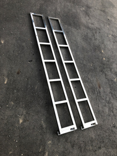 大型ダンプ用はしご