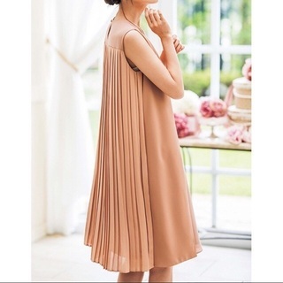 新品未使用 バックプリーツドレス 11号の画像