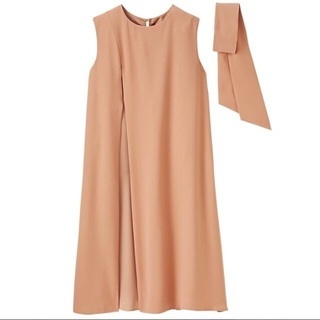 新品未使用 バックプリーツドレス 11号の画像