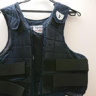 乗馬用のプロテクターの画像