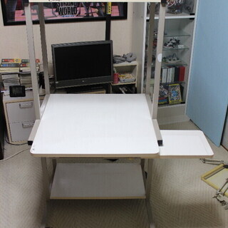 パソコン用デスクあげます。の画像