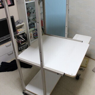パソコン用デスクあげます。の画像