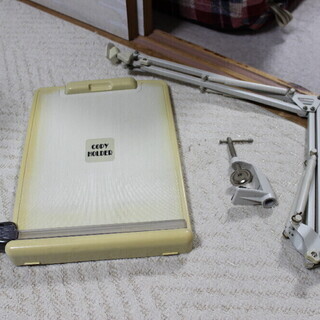 パソコン用デスクあげます。の画像