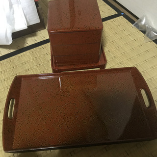 3重箱とお盆のセットの画像
