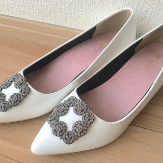 マノロブラニク ハンギシ風パンプス