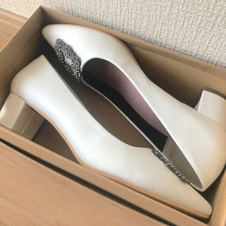 マノロブラニク ハンギシ風パンプスの画像