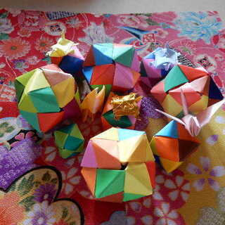 origamiを通じて、外国人旅行客との交流をしています。折り紙出来る場所を提供してください。 - 京都市