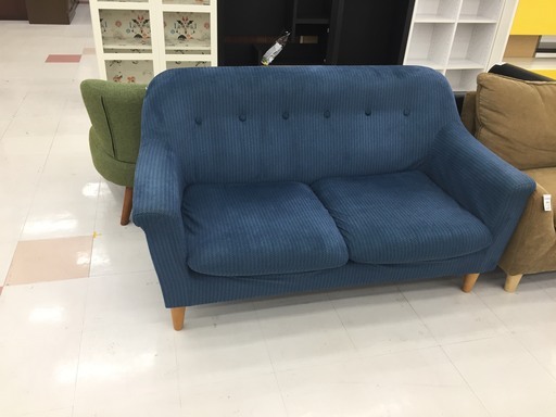 取りに来て頂ける方限定！ブルーの2人掛けソファーのご紹介です！